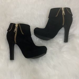 GUESS Suede Bootie - Black - Gold Detail - Size 7.5